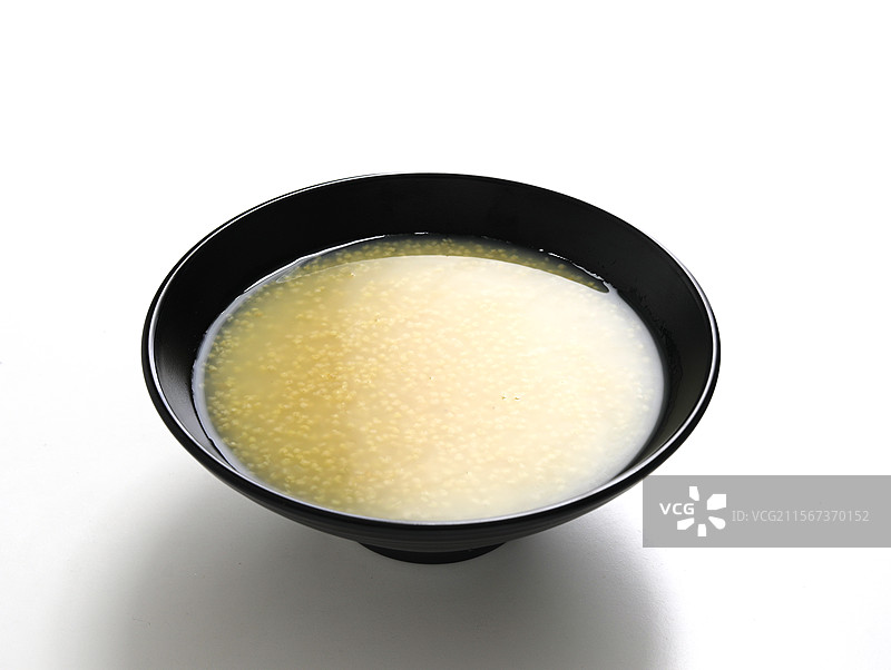 白色桌面上的一碗中餐粮食早餐小米粥图片素材