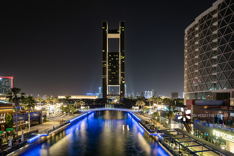 巴林首都麦纳麦，巴林湾CBD之夜，城市地标——巴林海湾四季酒店图片素材