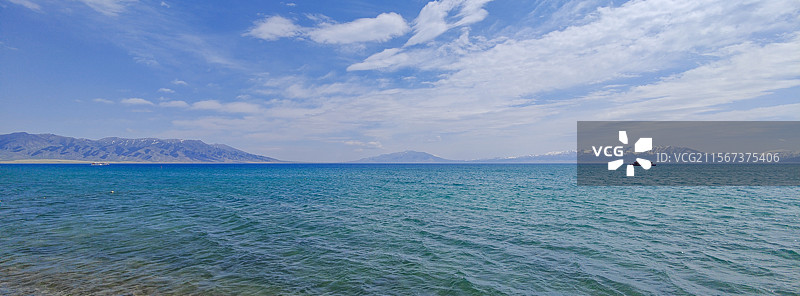 赛里木湖初夏图片素材