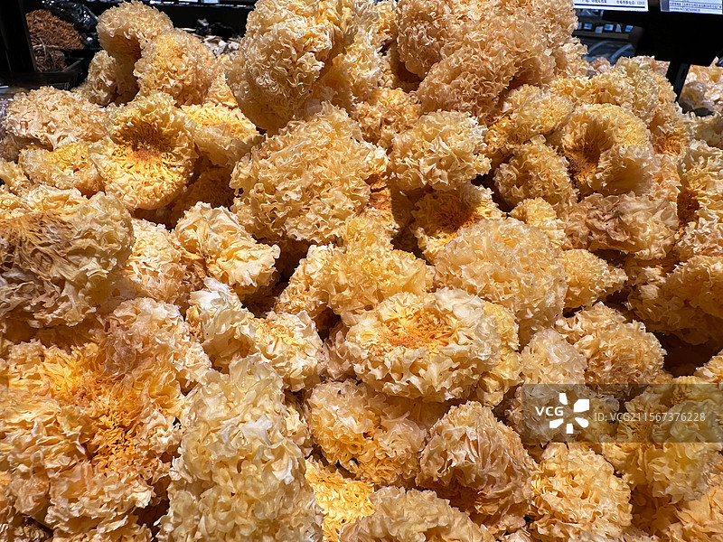 商超超市市场摊位出售的蔬菜特写镜头新鲜果烹饪干货椴木雪耳木耳背景图片素材