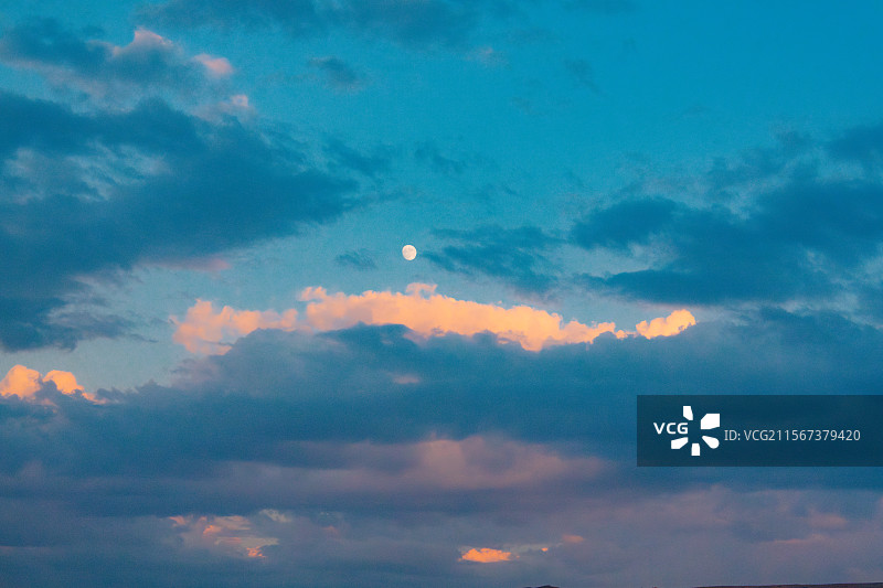 独库公路夏季晚霞自驾风景图片素材