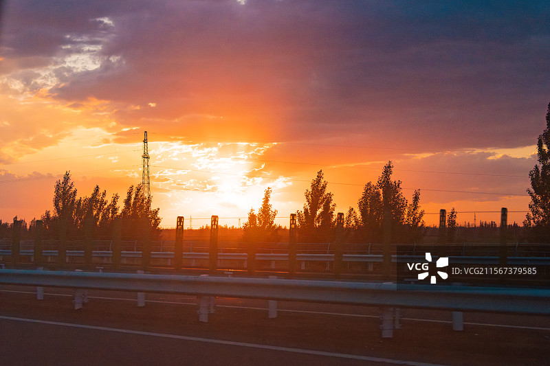 独库公路夏季晚霞自驾风景图片素材