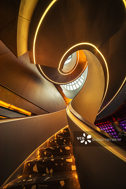 宁波英迪格酒店旋转楼梯图片素材