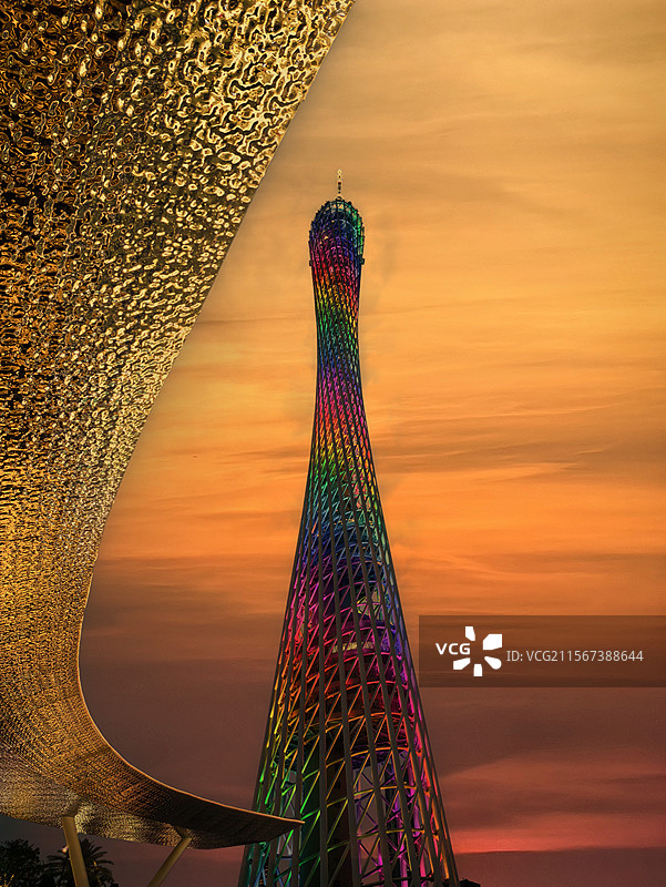 夕阳下的广州小蛮腰广州塔图片素材