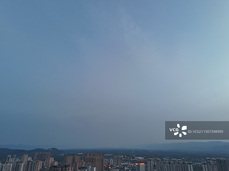 四川达州大竹县雨后的彩云黄昏时分城市风光图片素材