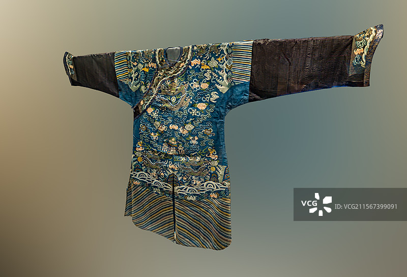 蓝地缂丝云龙八宝江崖纹男吉服袍，清晚期，苏州博物馆藏图片素材