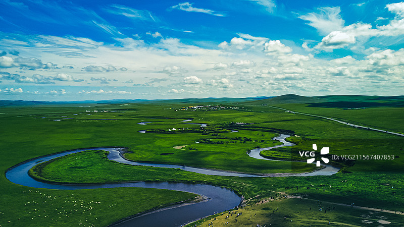 航拍草原上蜿蜒的河流河流图片素材