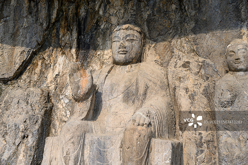 河南省洛阳市龙门石窟摩崖三佛龛佛像石刻图片素材