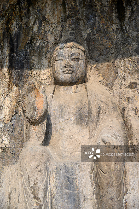 河南省洛阳市龙门石窟摩崖三佛龛佛像石刻图片素材