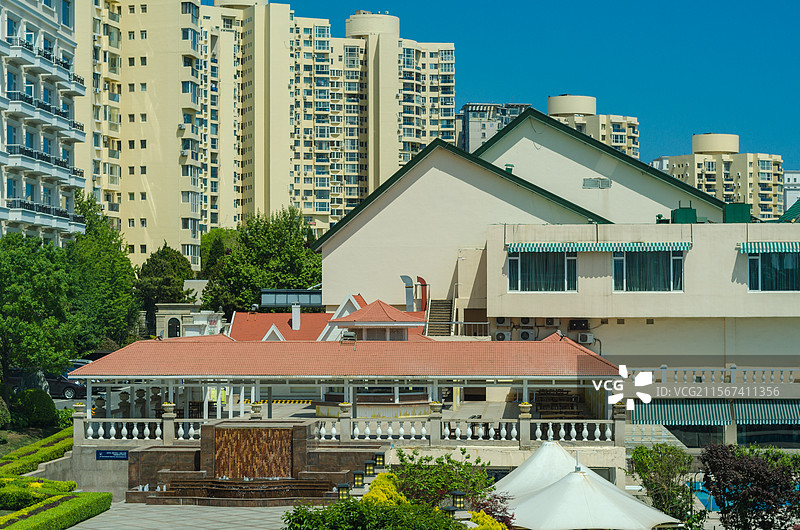 高楼与小房子图片素材