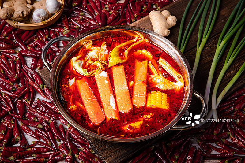 重庆火锅麻辣烫套餐汤锅图片素材