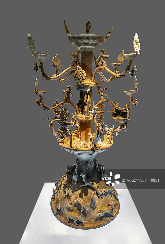 河南省洛阳博物馆“河洛文明展”：彩绘陶百花灯（东汉，1972年洛阳涧西出土，洛阳博物馆藏）图片素材