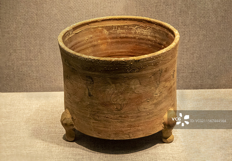 河南省洛阳博物馆“河洛文明展”：彩绘人物纹陶奁（东汉，1972年洛阳市汽车公司宿舍楼汉墓出土）图片素材