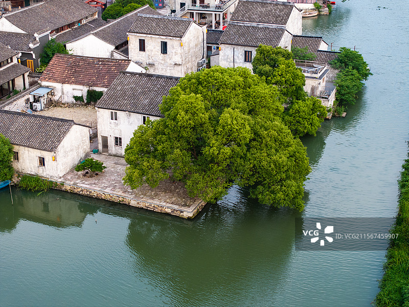 浙江宁波东钱湖建设村陶麓街区航拍图片素材