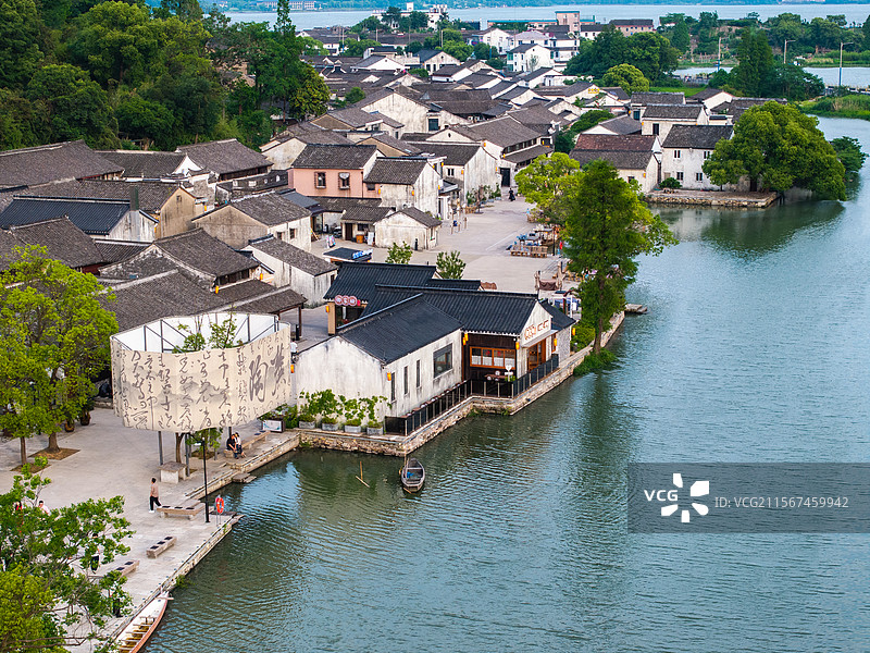 浙江宁波东钱湖建设村陶麓街区航拍图片素材