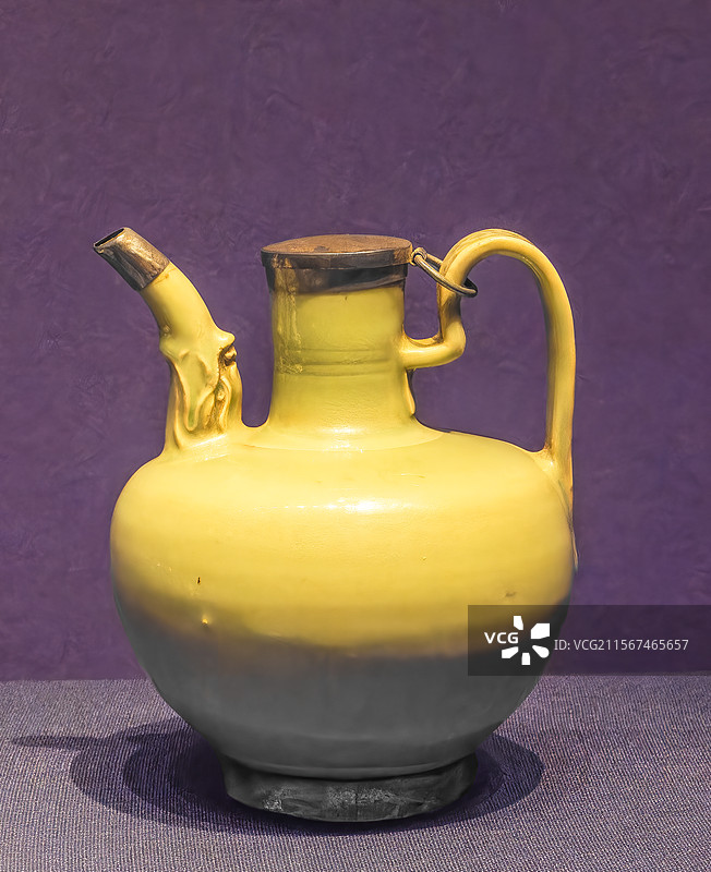 陕西历史博物馆藏北宋时期文物青釉银釦执壶图片素材