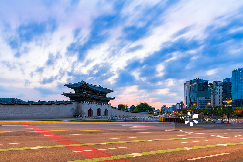 韩国首尔景福宫正门，光化门（광화문）Gwanghwamun，朝鲜王朝，韩国国门，日出，朝霞，街景图片素材