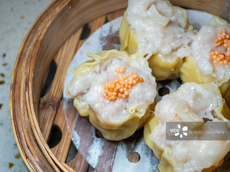 竹笼里广式点心烧卖图片素材