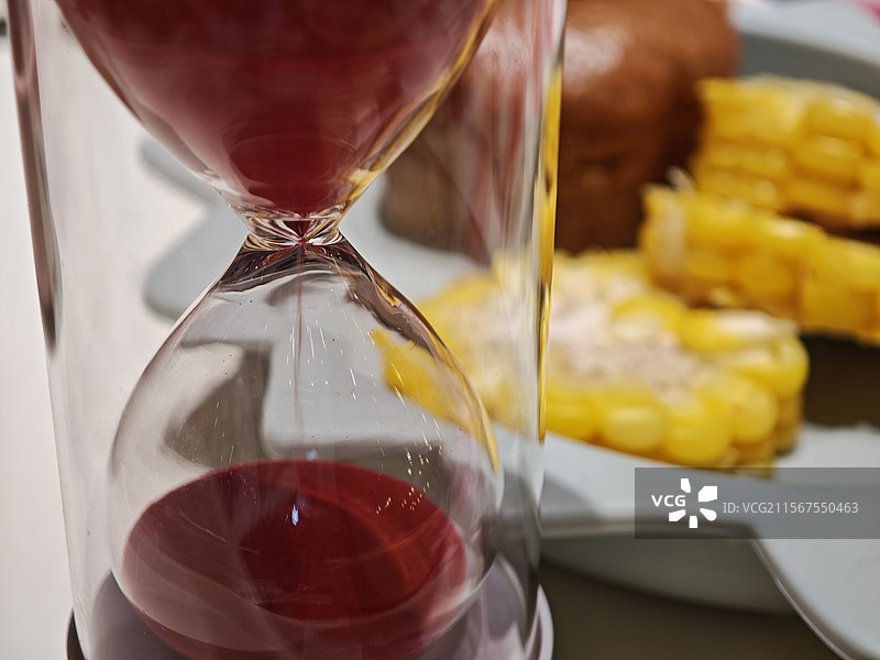 上海餐厅里红色沙漏特写图片素材