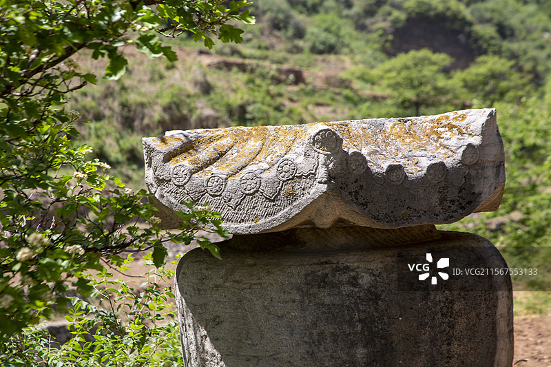 林州雪光寺塔林是位于河南省林州市合涧镇石板沟雪光村。塔林现存五座元明时期石制和尚墓塔，部分塔身有塔铭图片素材