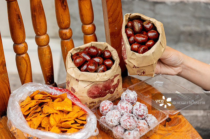 坚果山楂糖炒山楂霜糖山楂板栗糖炒栗子薯片红薯片零食图片素材
