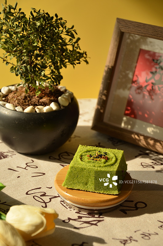 桂花抹茶味米糕 糕团 蒸蒸日上 书法桌面 植物盆栽图片素材