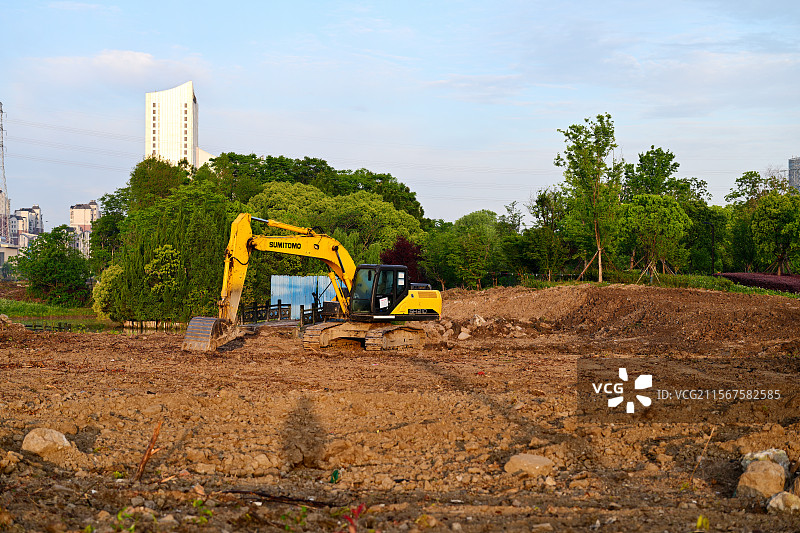 工地里的挖掘机图片素材