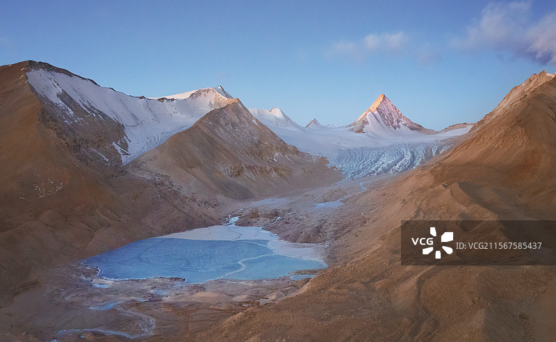 普拉喜琼和曲隆嘎木错图片素材