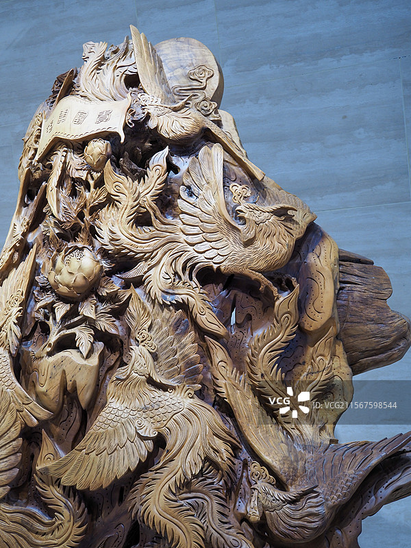 木雕凤凰涅槃重生图片素材