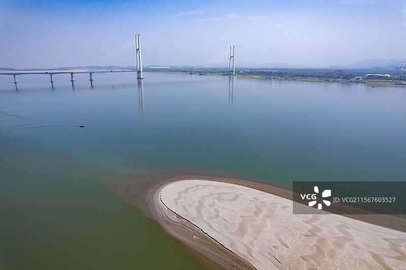 航拍长江和湖北许广高速荆岳大桥图片素材
