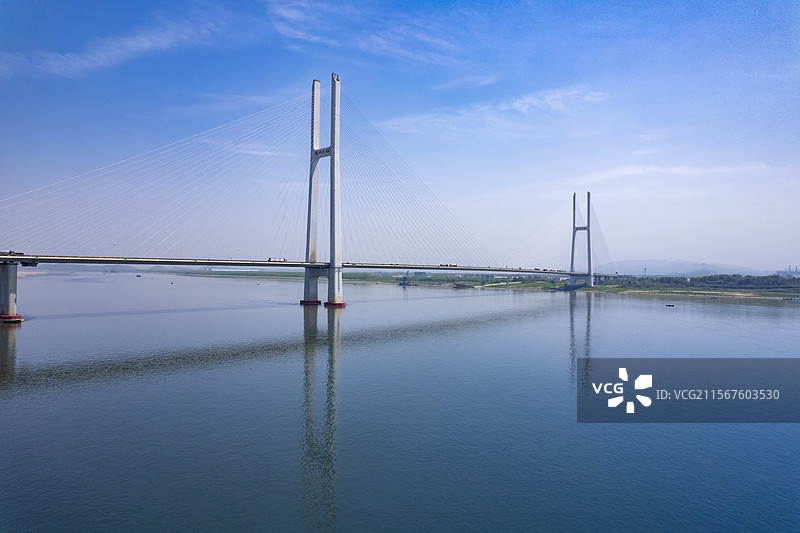 航拍长江和湖北许广高速荆岳大桥图片素材
