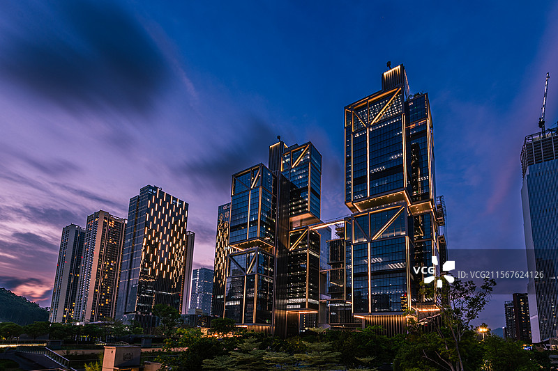 大疆天空之城蓝调夜景，中国广东深圳南山西丽湖国际科教城图片素材