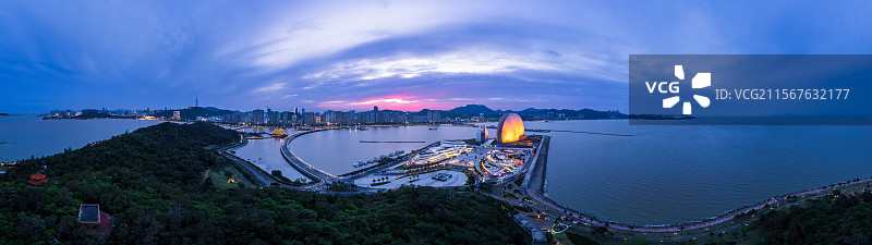 航拍珠海情侣路日月贝大剧院晚霞图片素材