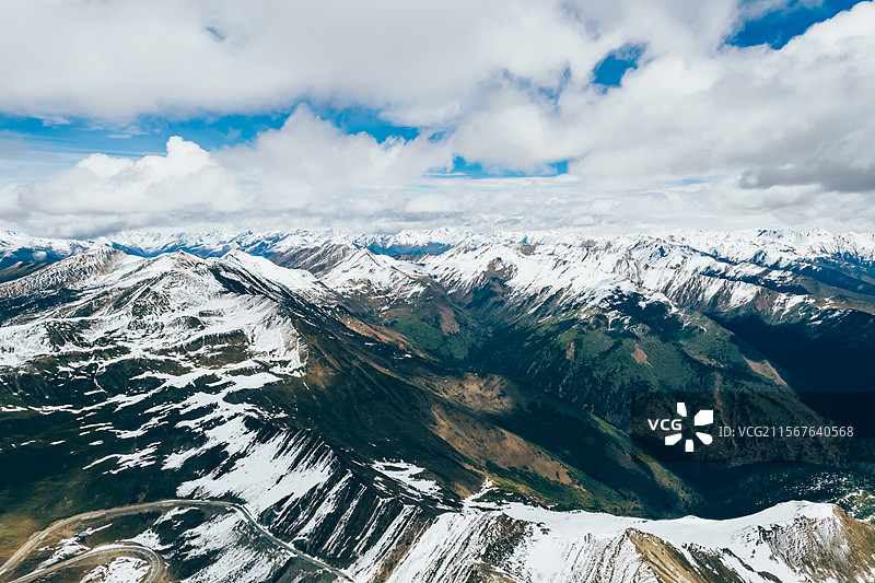 夹金山雪山上的壮丽景色图片素材