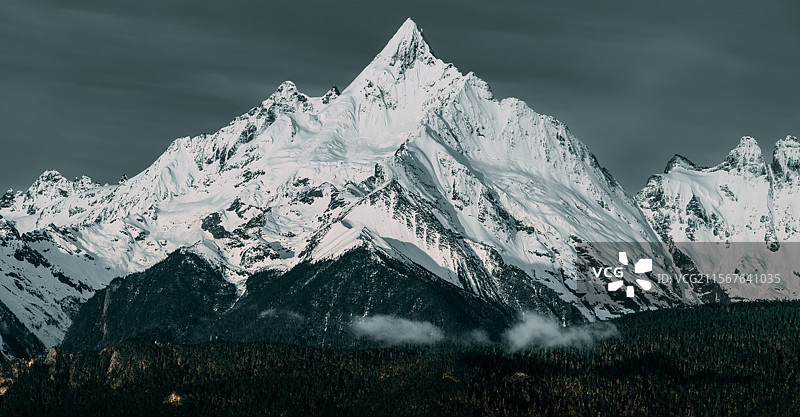 梅里雪山缅茨姆图片素材