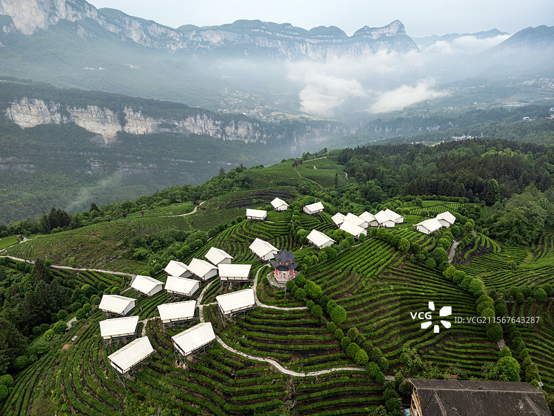 湖北恩施大峡谷清江绝壁茶园露营基地图片素材