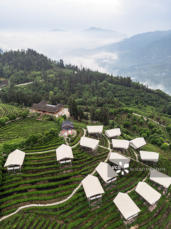 湖北恩施大峡谷清江绝壁茶园露营基地图片素材