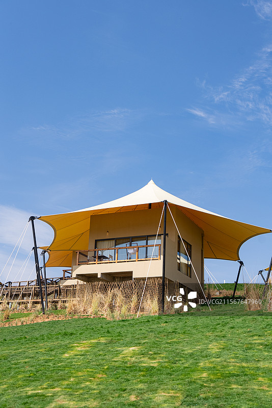 云南腾冲东山草原景区云境星辰帐篷酒店 草原帐篷酒店 帐篷露营营地图片素材