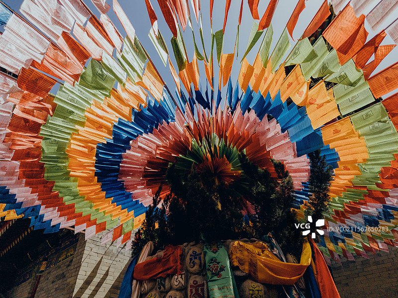 藏传佛教 经幡  祈福 许愿 心愿 色彩 美图片素材