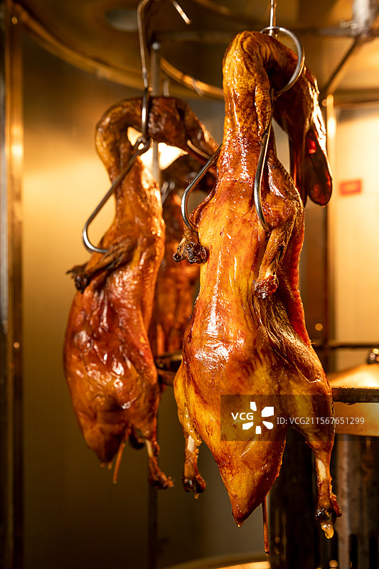 烤鸭明炉烤鸭鸭子鸭肉冒烤鸭冒菜冒鸭子红油川菜鸭腿聚餐鸭腿肉吃肉炖鸭子整鸭脆皮鸭图片素材