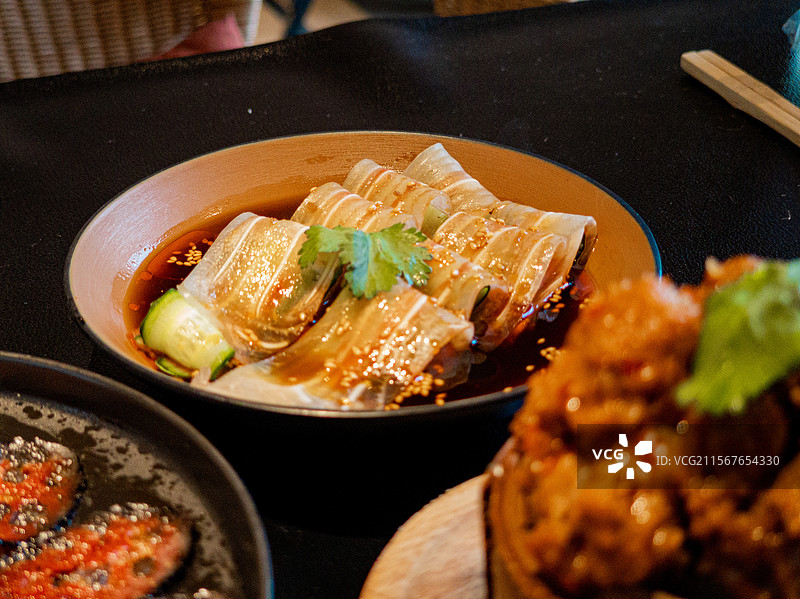 重庆小面 腊味拼盘 香肠腊肉 美食 面食 味道 风味 治愈 温暖图片素材