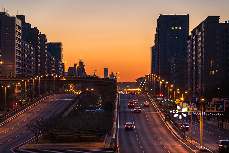 北京夜幕下的城市街道复兴门外大街图片素材