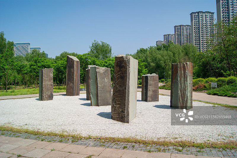 沈阳沈北七星公园瑶光园，北斗七星主题雕塑，春季城市户外风光，旅游旅行景点图片素材