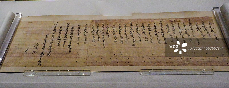 新疆博物馆馆藏文物精品，新疆出土的文献文书，简帛文书，东汉文书，民丰县尼雅遗址出土，佉卢文木牍图片素材