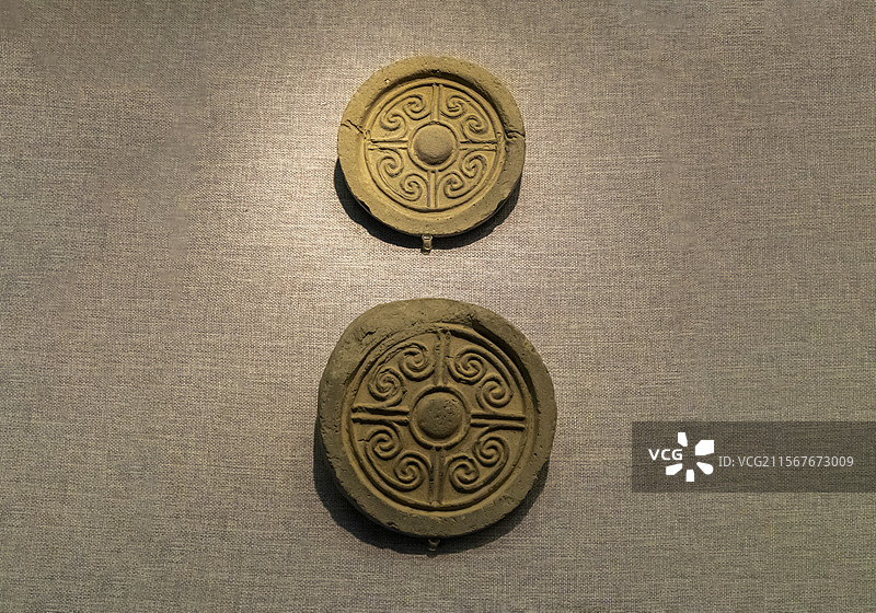 河南省洛阳博物馆“河洛文明展”：双界格云纹瓦当（东汉，汉魏洛阳故城内城西部出土，洛阳博物馆藏）图片素材