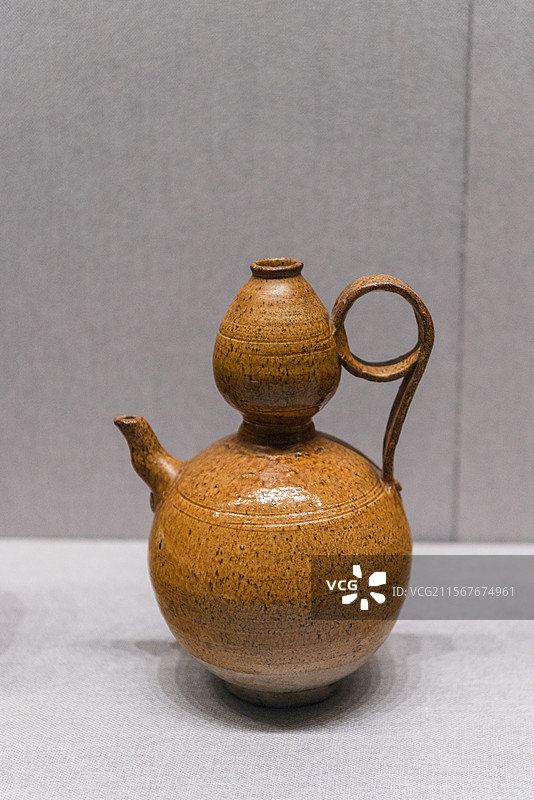 黄釉葫芦式执壶 辽代 北京故宫博物院陶瓷馆展品图片素材