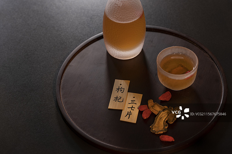 养生中药配方：三七枸杞酒图片素材
