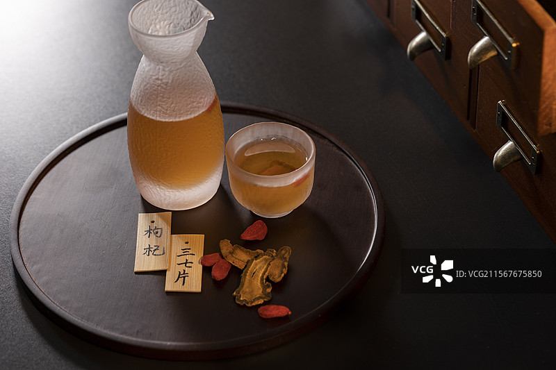 养生中药配方：三七枸杞酒图片素材