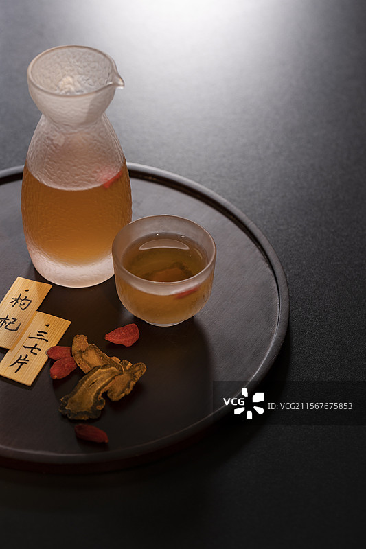 养生中药配方：三七枸杞酒图片素材