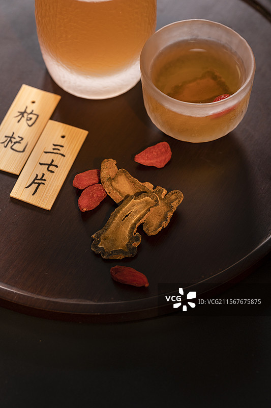 养生中药配方：三七枸杞酒图片素材